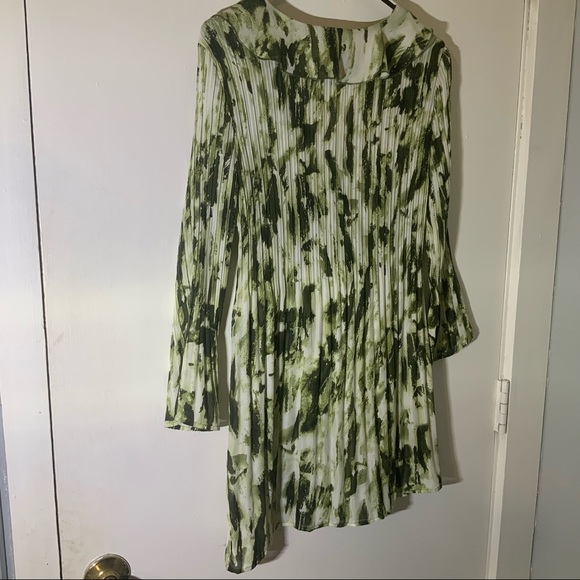Allison Taylor Green Ruffle Front Long Top Sz Med - Picture 5 of 9